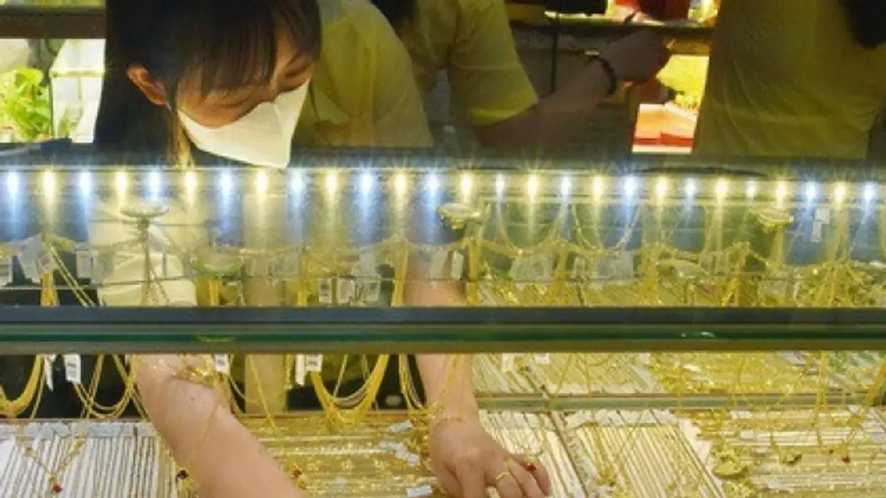 ارتفاع حاد في أسعار الذهب بفيتنام يقفز بالقيمة نحو 3.5 مليون دونغ للمعدن النفيس